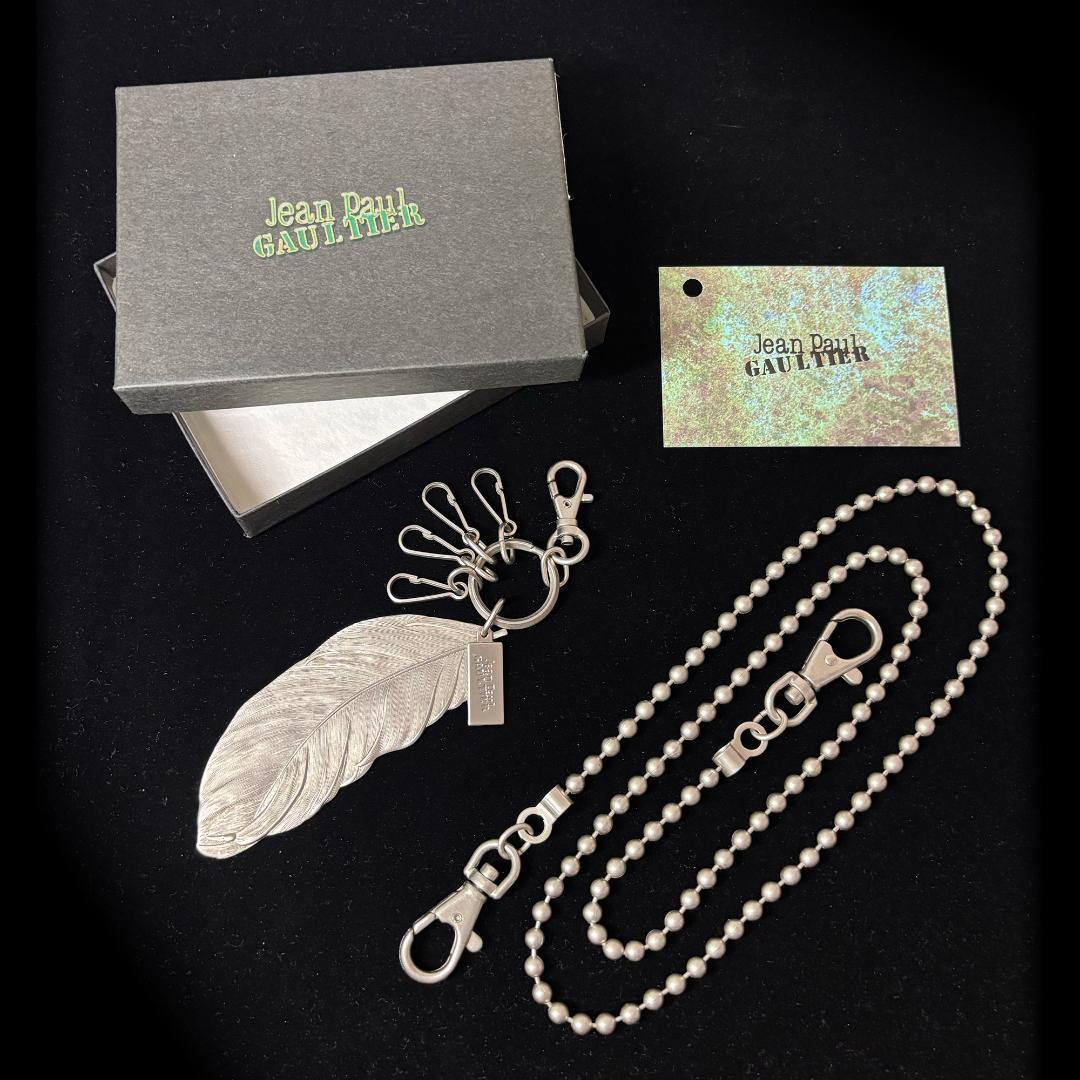Jean Paul GAULTIER ジャンポールゴルチェ 羽根 キーホルダー - メルカリ