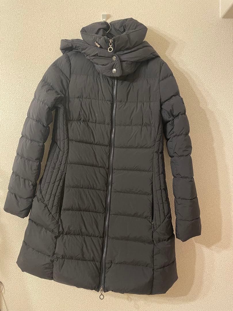 TATRASフード付きブラックロングダウンジャケット タトラス TATRAS ダウンジャケット コート ヘリコニア ロングダウン