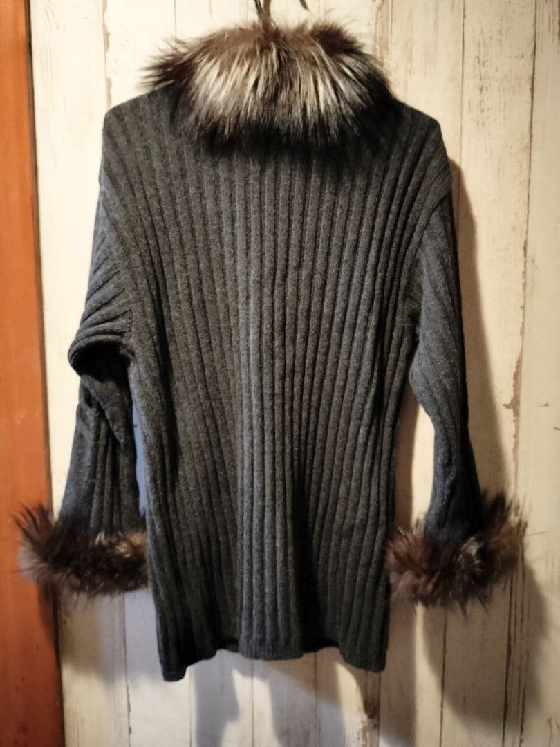 かおり様専用 FENDI ファー付きグレーセーター ファー付きグレー