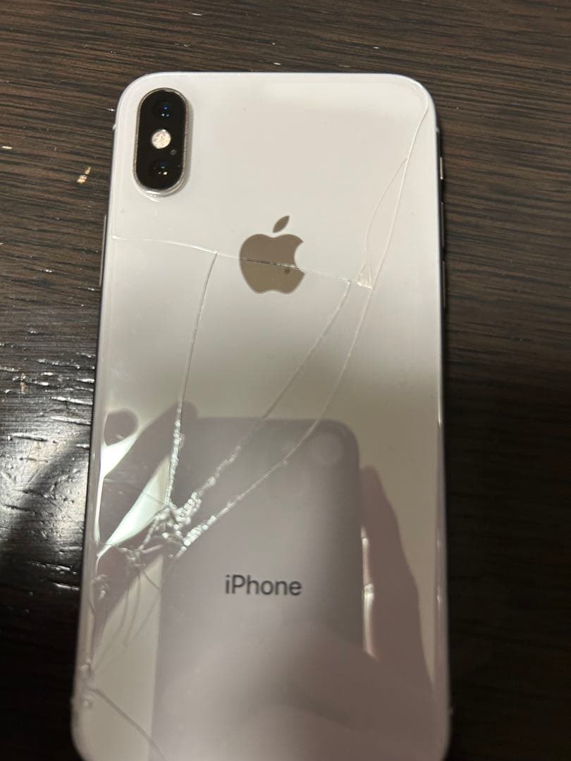 iPhone X シルバー 背面ひび割れあり