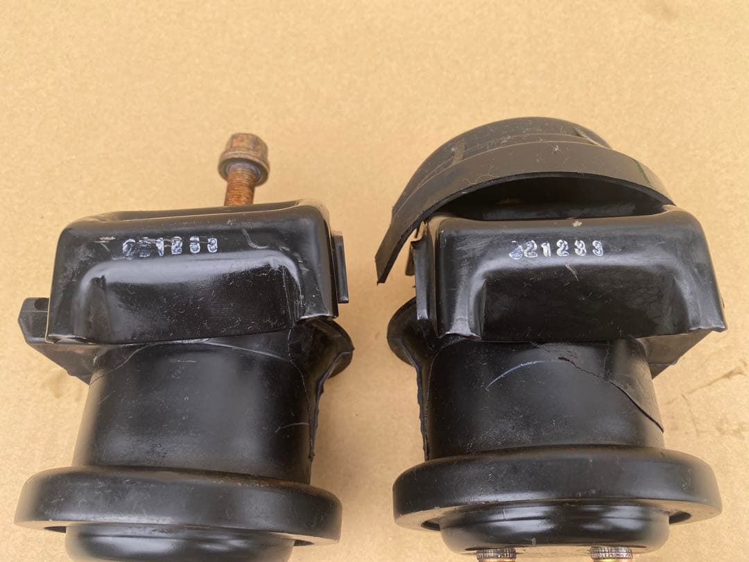 トヨタ 17クラウン JZS171W アスリート エステート エンジンマウント