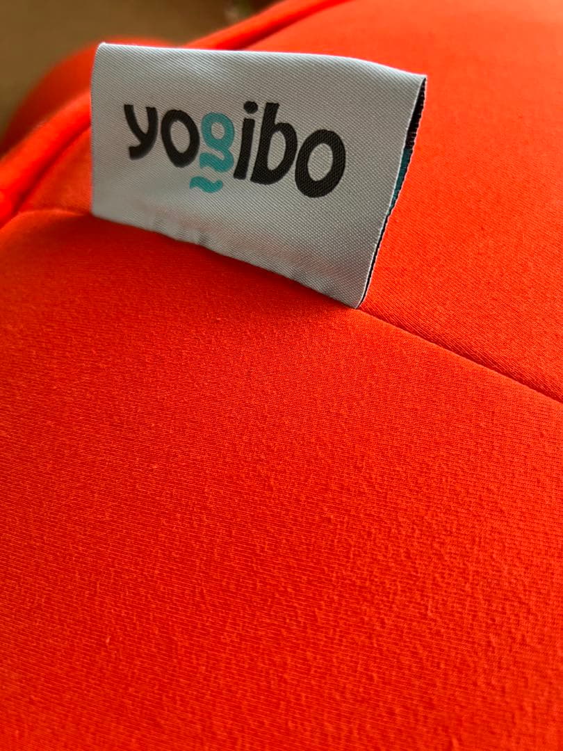 yoibo ゴースト U字型ビーズクッション 赤