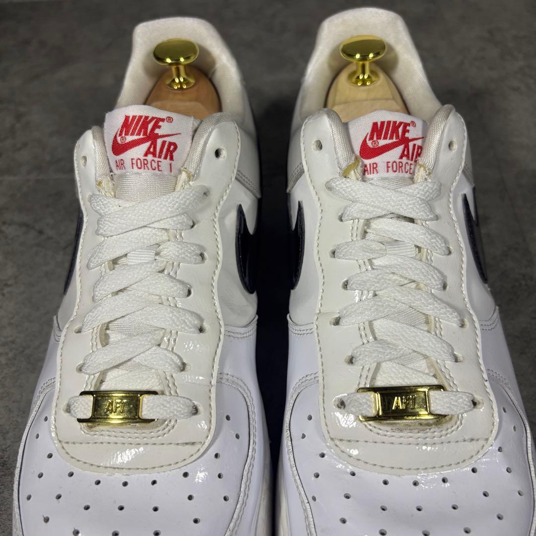 希少NIKE AIR FORCE 1 '07 27.5 刺繍赤ロゴ ゴールド金具