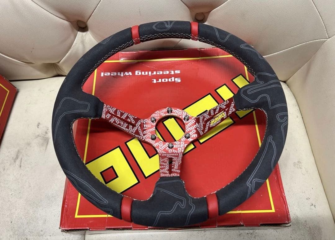 【最終値下げ】MOMO ステアリング 350ミリφ35 レッド スエード mom-012r-g.jpg