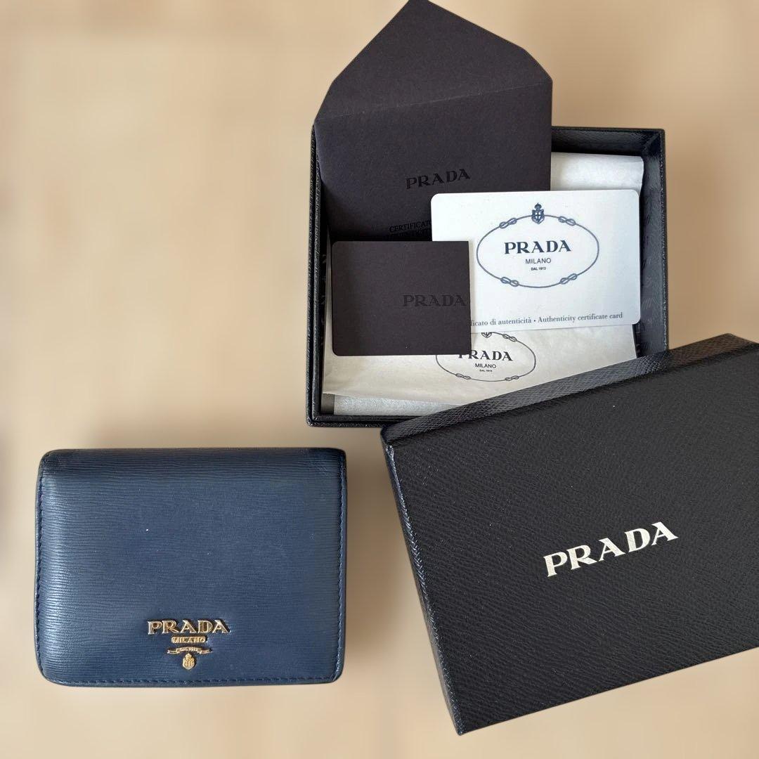 PRADA ネイビー 二つ折り財布 箱付き - メルカリ