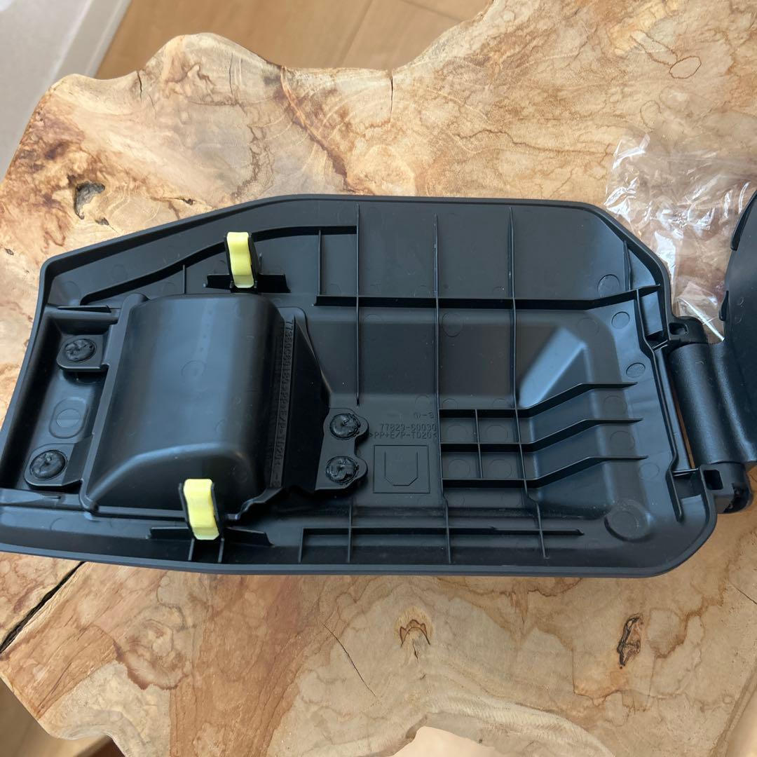 トヨタ純正】ランクル70再再販【GDJ76W】 尿素リッドカバー アドブルー