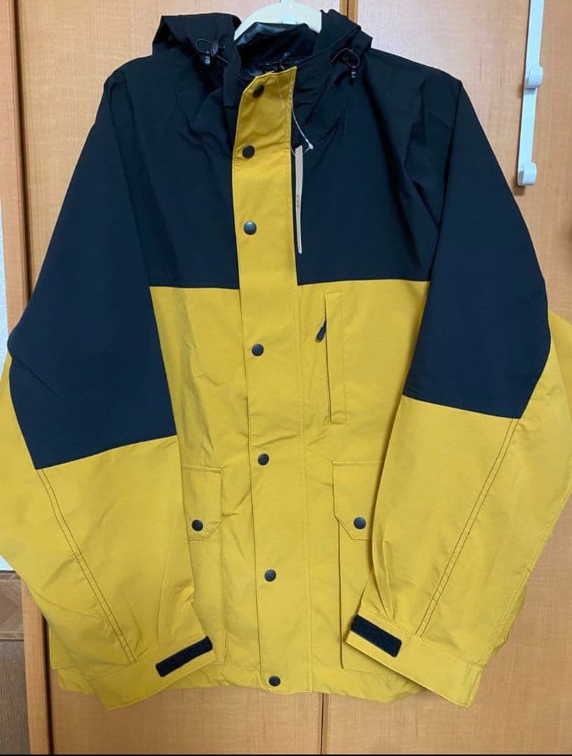 イエロー・ブラック フード付きマウンテンパーカー - メルカリ