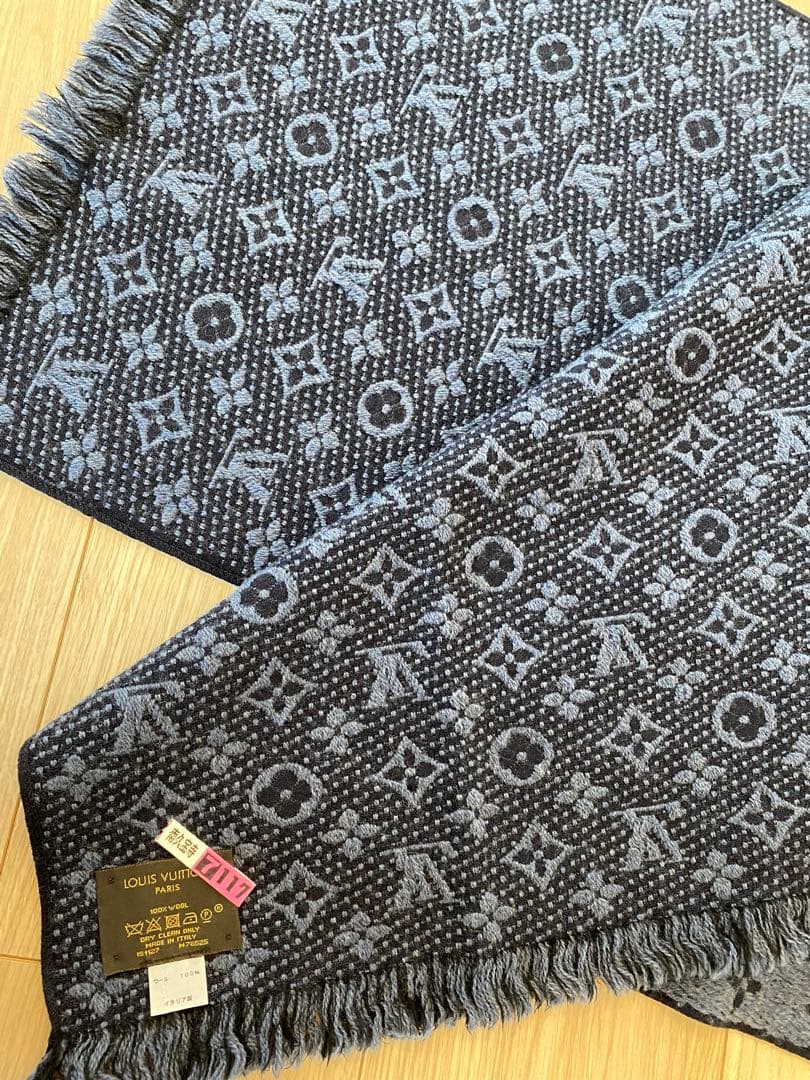 売り切りたいのでお値下げ！！Louis Vuitton ダークブルー マフラー