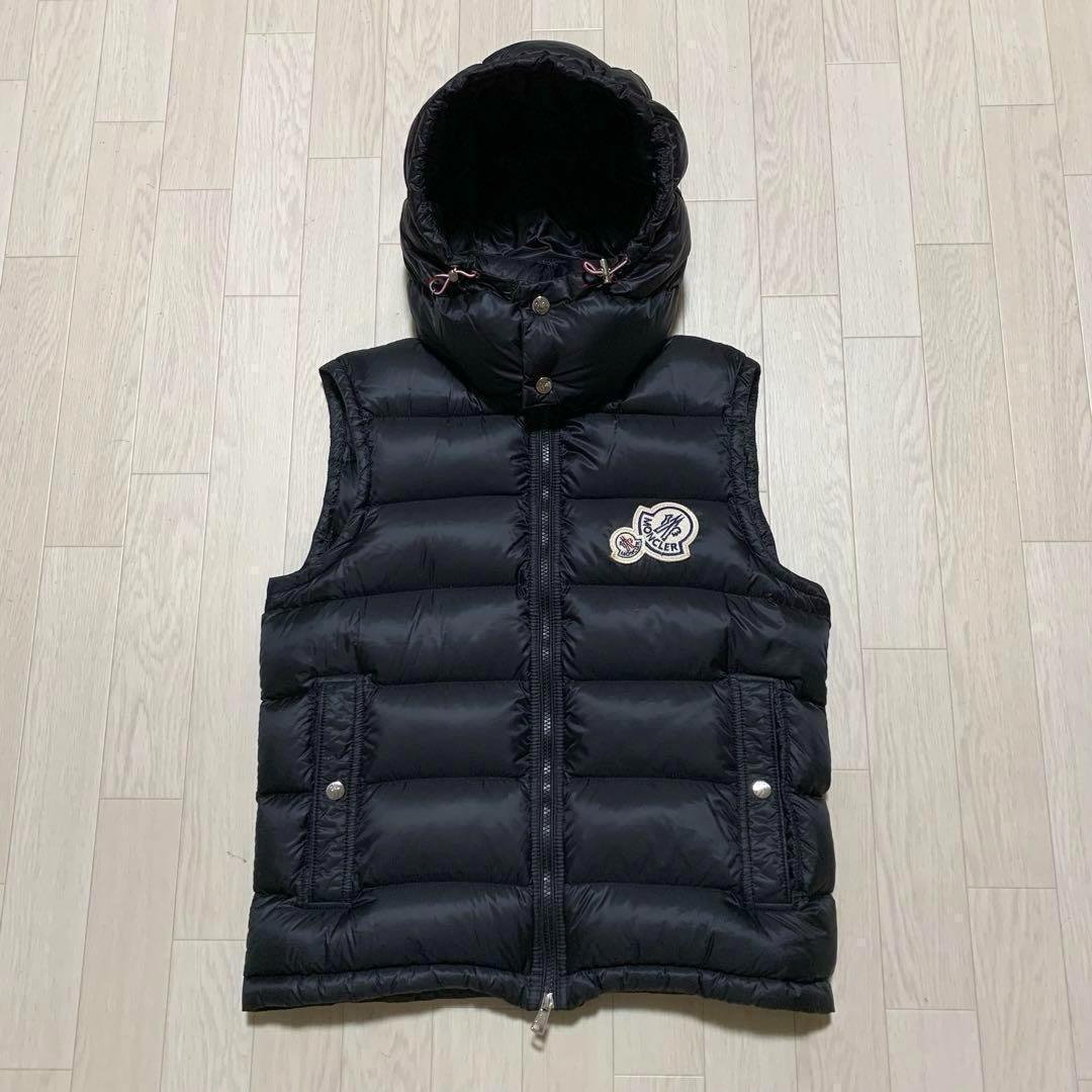 美品☆モンクレール GERS ダウンベスト ワッペン ブラック 4D52 - メルカリ