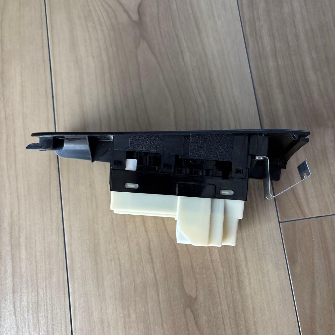 三菱ふそうスーパーグレイト、パワーウインドスイッチ MK541797 - メルカリ