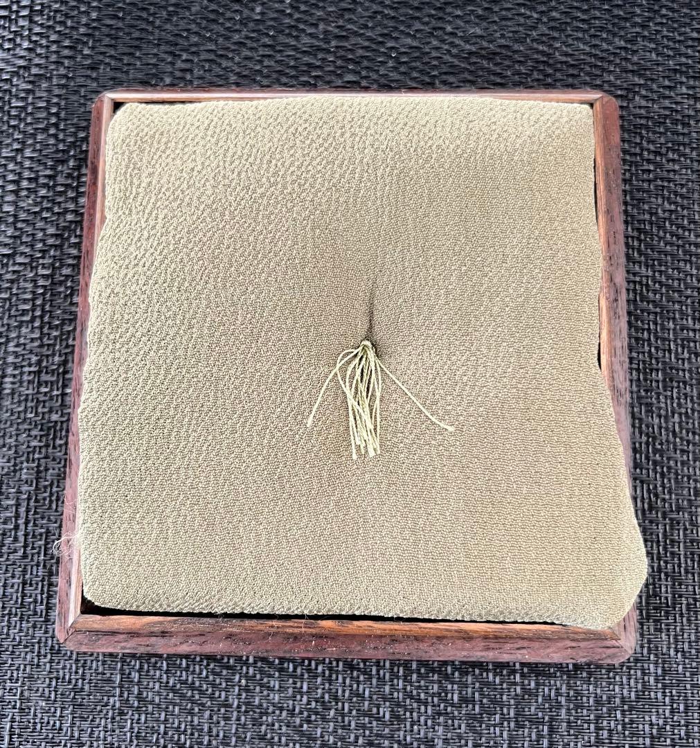 刀鍔 信玄鍔 百足鍔 無銘 鉃地 真鍮 年代物 箱付き(鍔布団付き) - メルカリ