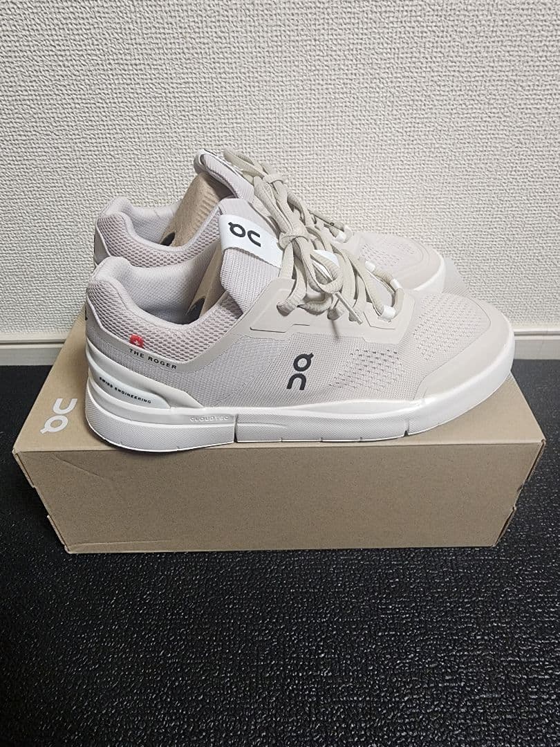 よよよon ベージュ スニーカー　23.5cm