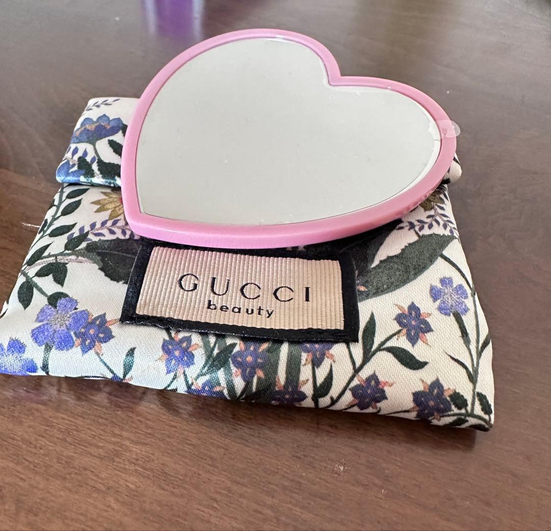 GUCCI ハート型ミラー 布製ケース付き - メルカリ