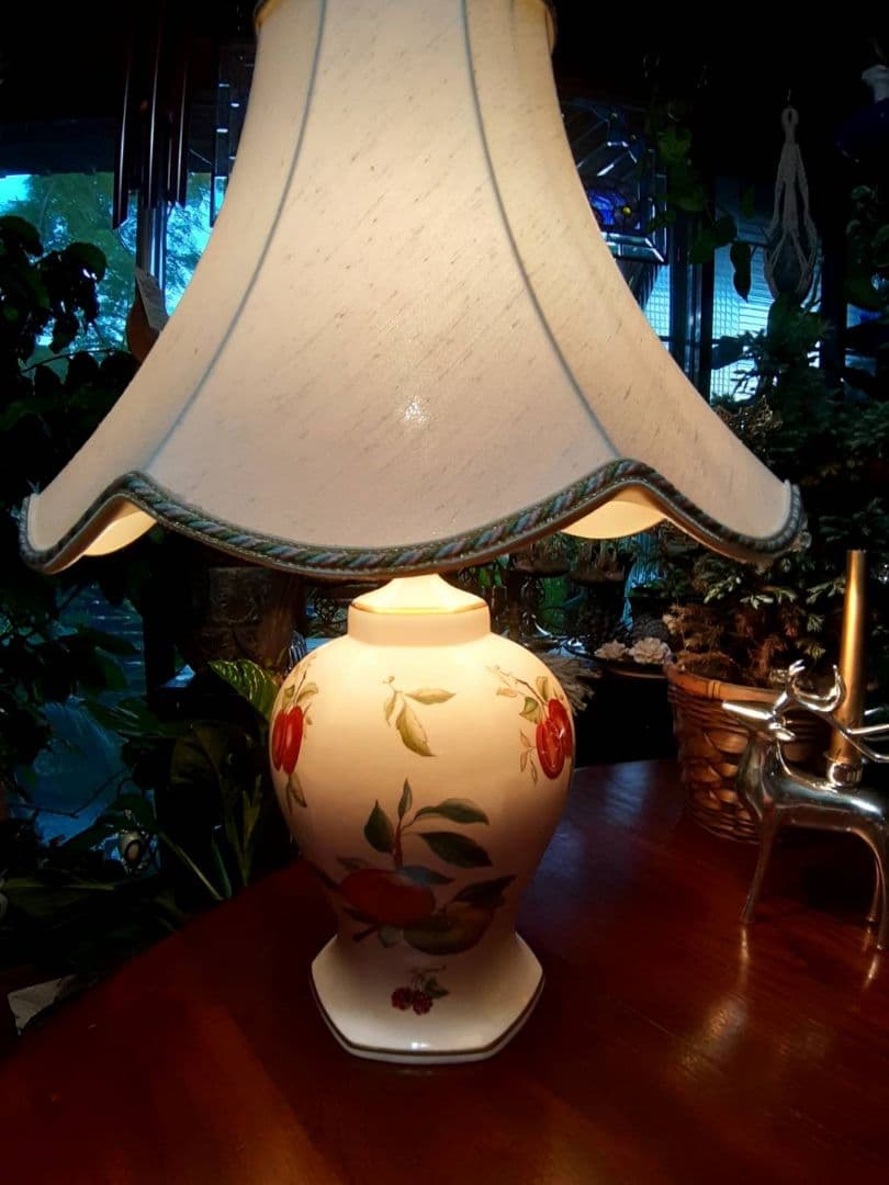 あっちゃん専用　廃盤 英国王室御用達 エインズレイ フルーツ柄 シェードランプ エインズレイ オーチャードゴールド ティーカップ＆ソーサー（アセンズ