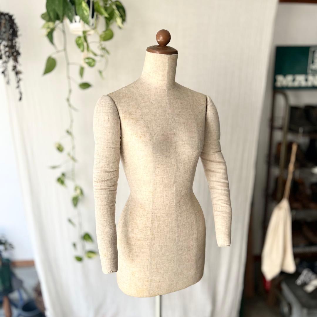 キイヤ製アパレル使用レディース腕付婦人トルソー/マネキン店舗