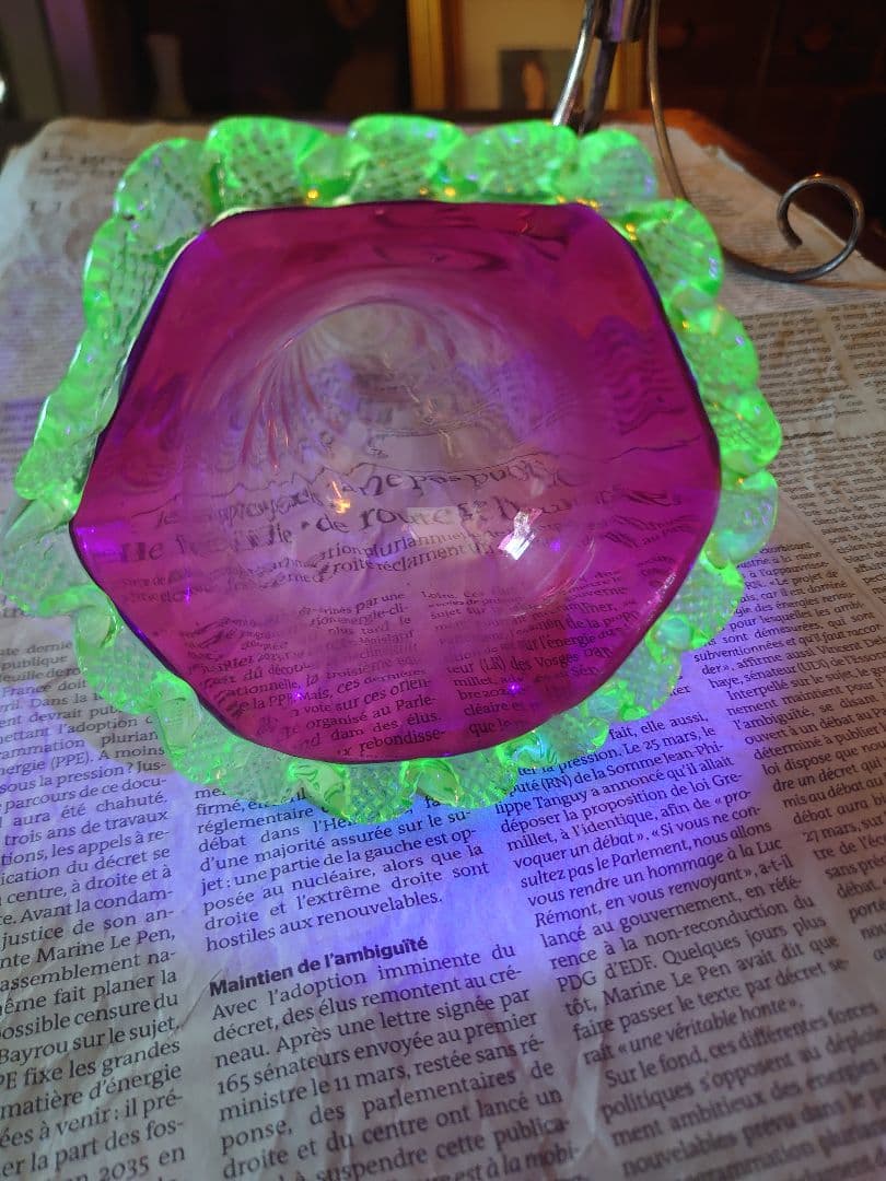 イギリス1930s´イパーン クランベリー＆ヴァセリン(ウラン)フラワーベース