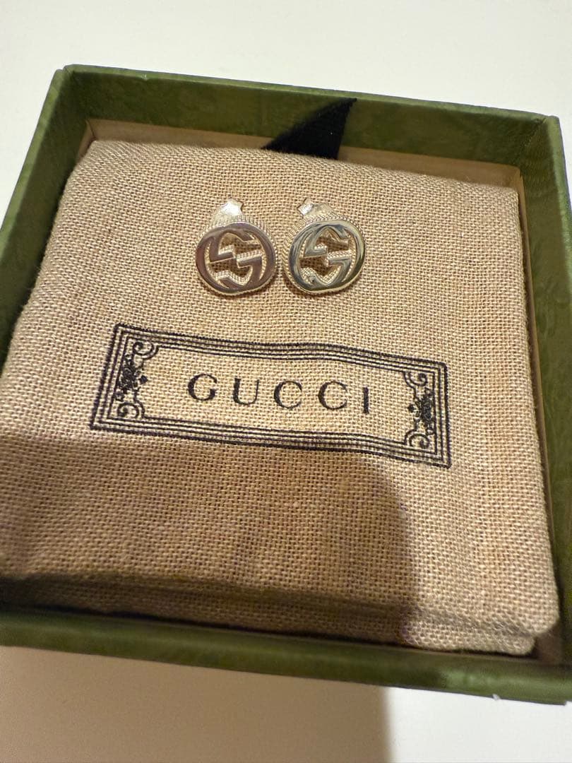 GUCCI シルバー ロゴ ピアス 箱付き GUCCI（グッチ） ピアス 両耳用 純正ボックス 包装紙23種類から選べる