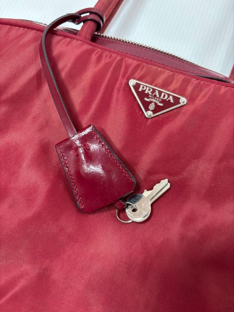 Prada プラダ ナイロン トートバッグ レッド 三角ロゴ 肩掛け 南京錠 鍵