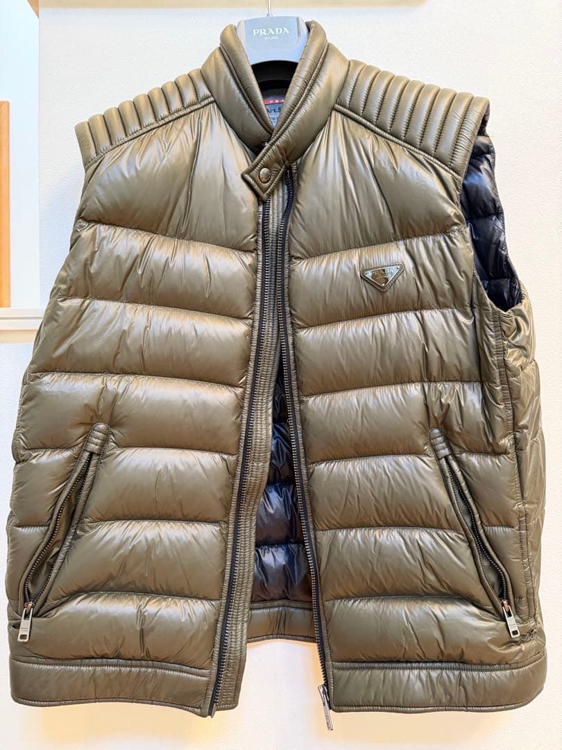 美品】PRADA プラダ ダウンベスト 三角ロゴ SGB628 緑 54XXL - メルカリ