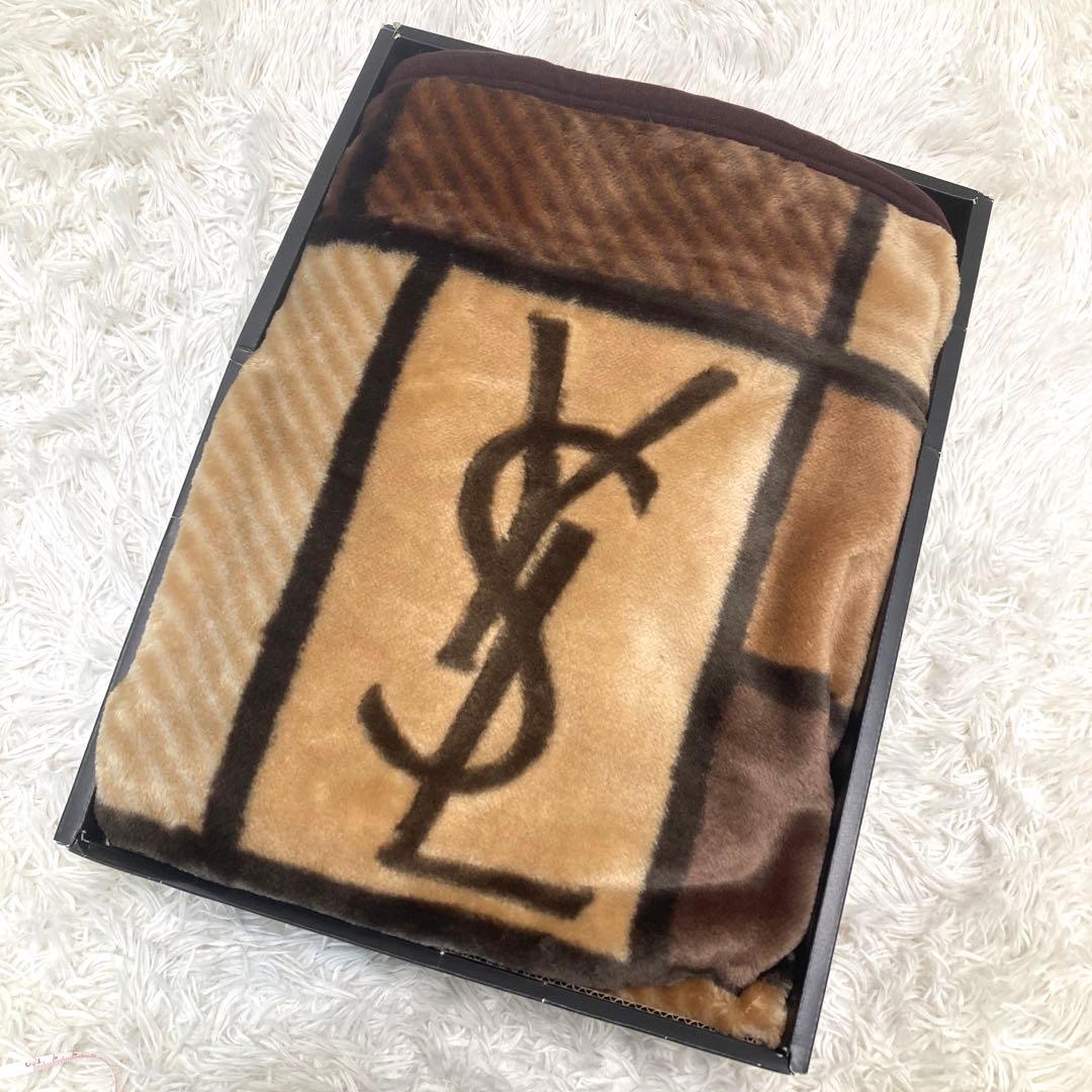 新品未使用】イヴサンローラン アクリルニューマイヤー毛布 ロゴ