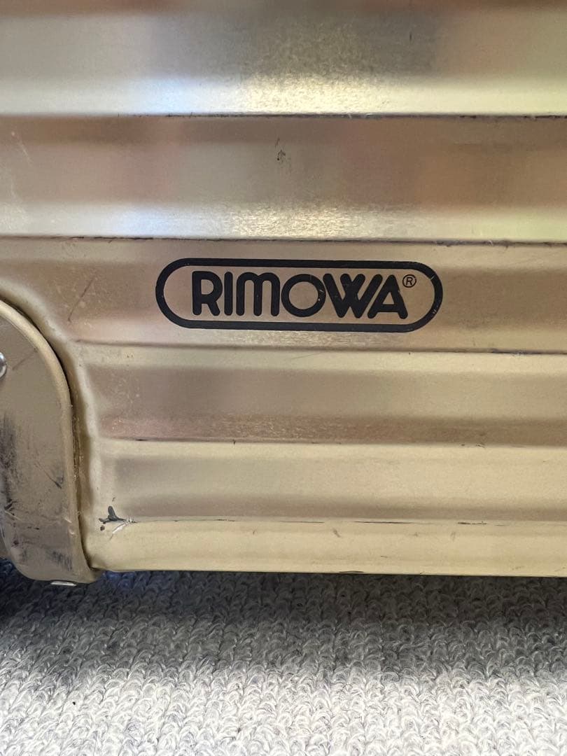 あーや☆さんさん専用 希少 4輪RIMOWA シャンパンゴールド - メルカリ