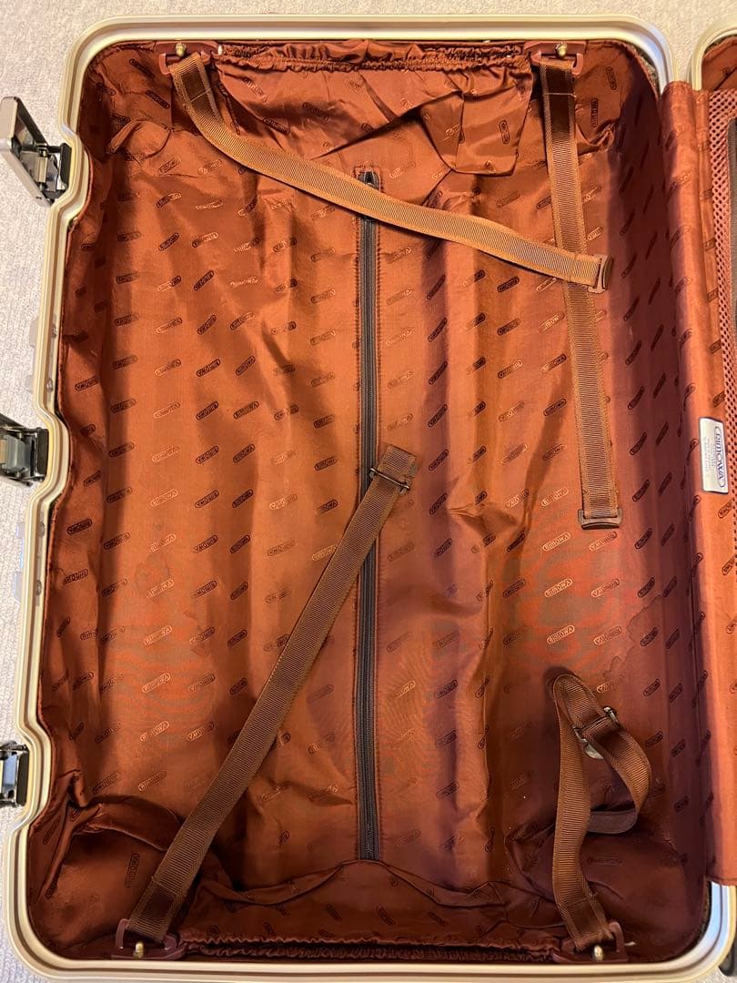 あーや☆さんさん専用 希少 4輪RIMOWA シャンパンゴールド - メルカリ