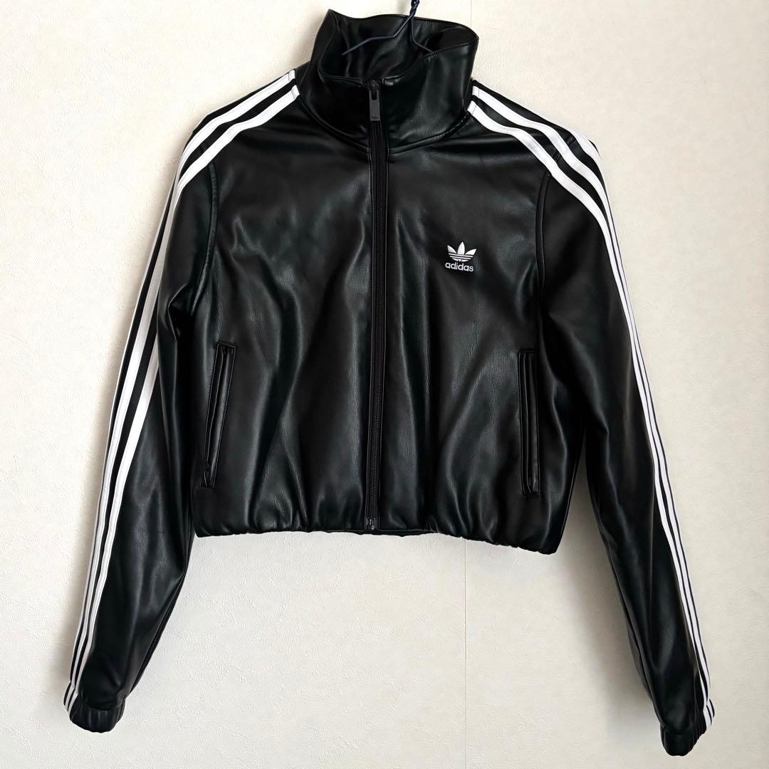 【最終値下げ✨】アディダス adidas フェイクレザージャケット 短丈 M 美品✨】アディダス adidas フェイクレザージャケット 短丈 M - メルカリ