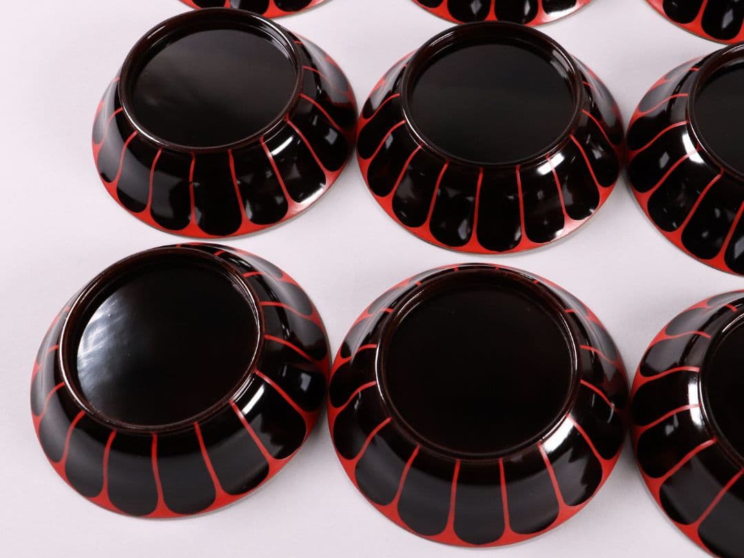 漆芸 木製漆器 菊花 蒔絵 黒塗 木皿 小皿 十六客 10.6cm【MA297】