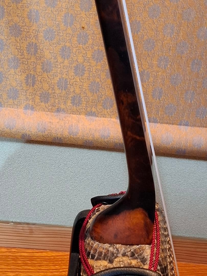 真壁型三線 八重山黒木四つ割り ウジラミ 虎木入り 本皮1枚