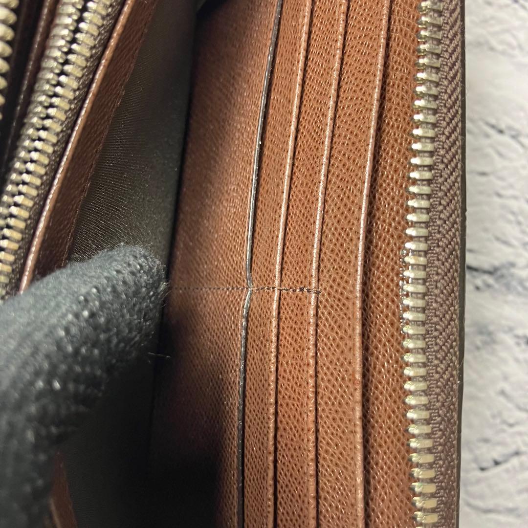 美品✨バリー トレインスポッティング シボ革 ロゴ金具 ラウンドジップ