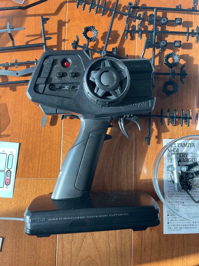 トヨタ ランドクルーザー 300 RCカーキット バッテリーは付属しません