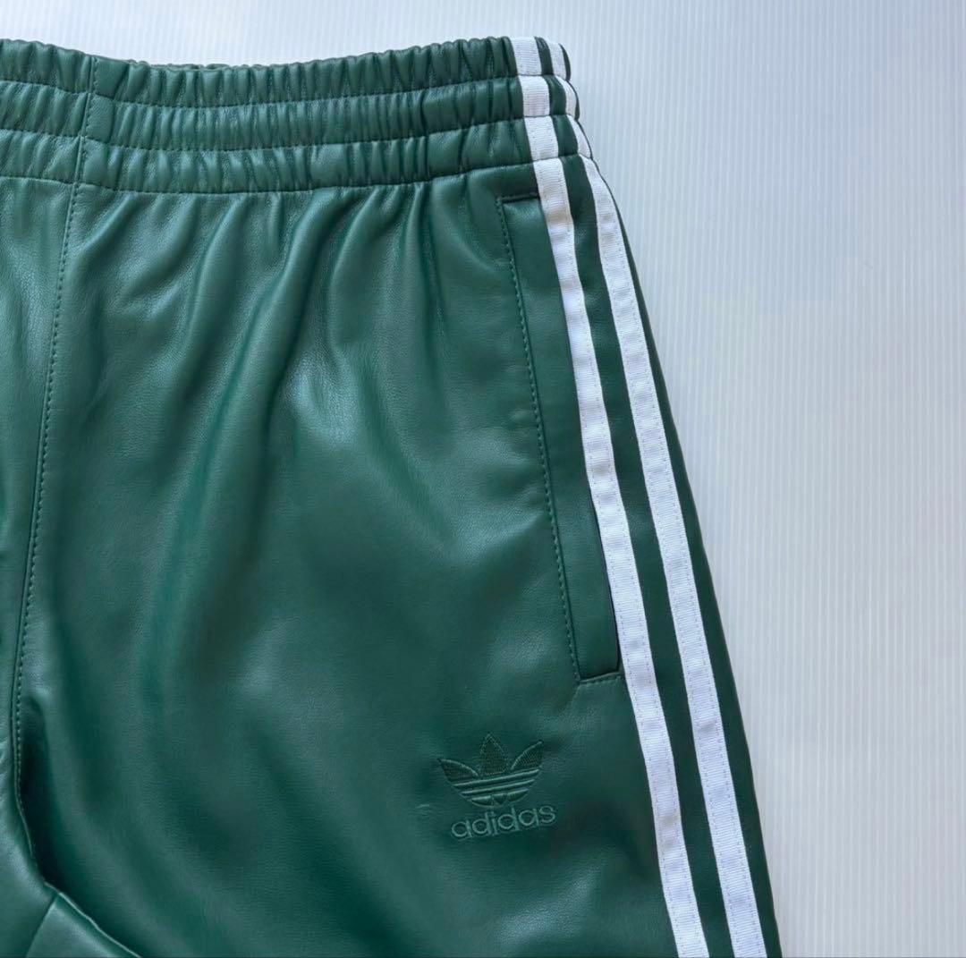 新品 adidas フェイクレザー ファイヤーバード トラックスーツパンツ緑
