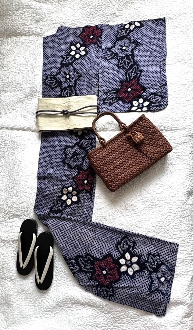 高身長の方にも 粋な大人の浴衣 ◆ 有松絞り シンプルな花繋ぎ 逸品 楽天市場】お仕立て上がり絞り浴衣単品 花しぼり「晴天 薄青×藍色