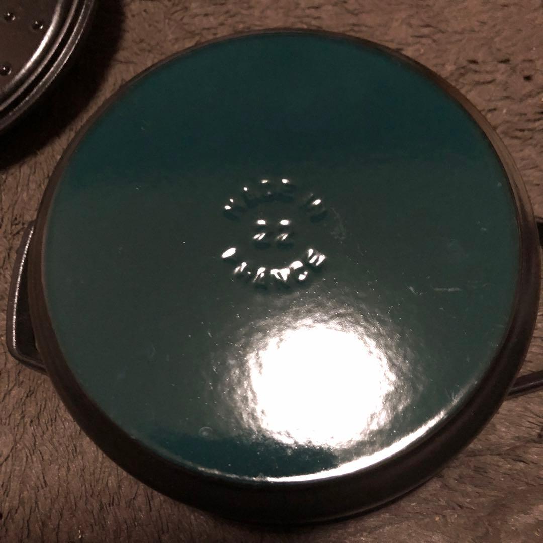 ストウブ STAUB LA COCOTTE 22cm 未使用 油ならし済み - メルカリ