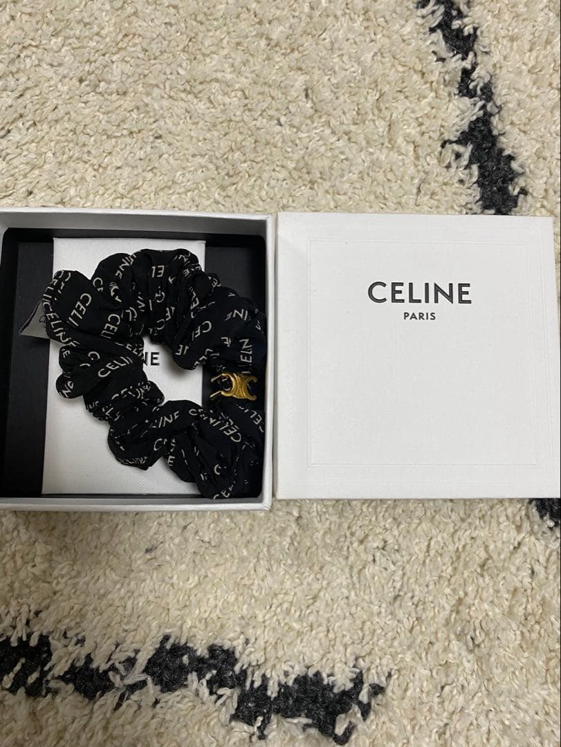 CELINE ロゴ入り ブラック シュシュ CELINE ロゴ入り ブラックシュシュ ノベルティ - メルカリ