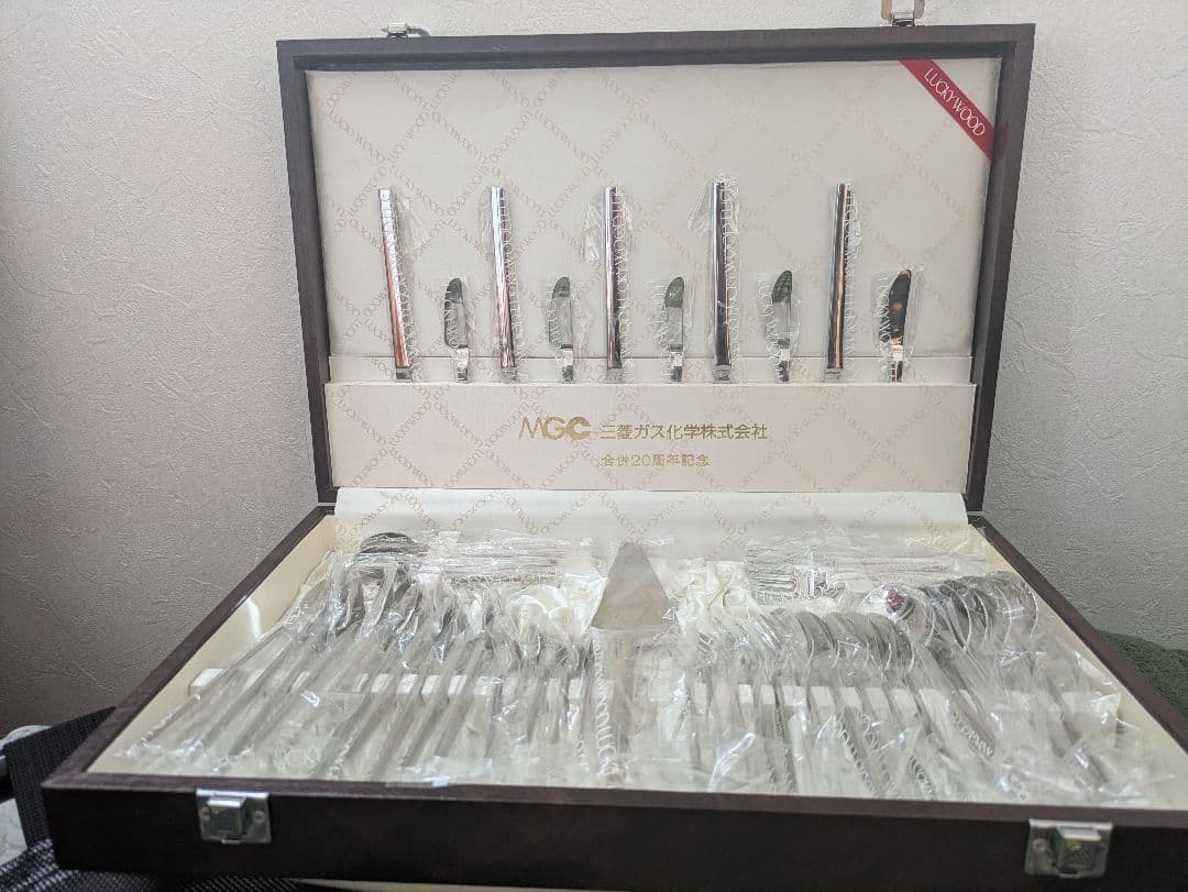 LUCKY WOOD　カトラリーセット　ステンレス18/12 51本セット Amazon | ラッキーウッド オリジナルステンレス 18/12 カトラリー