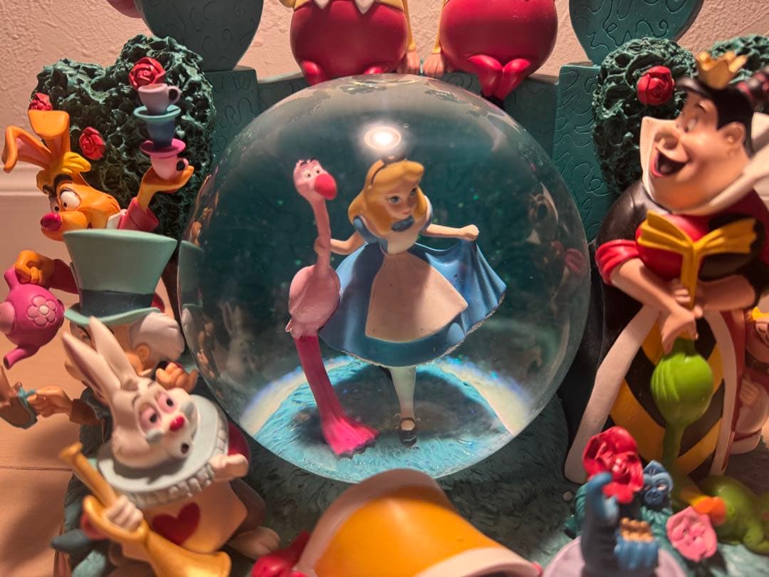 レア☆海外ディズニーストア購入品】不思議の国のアリススノードーム