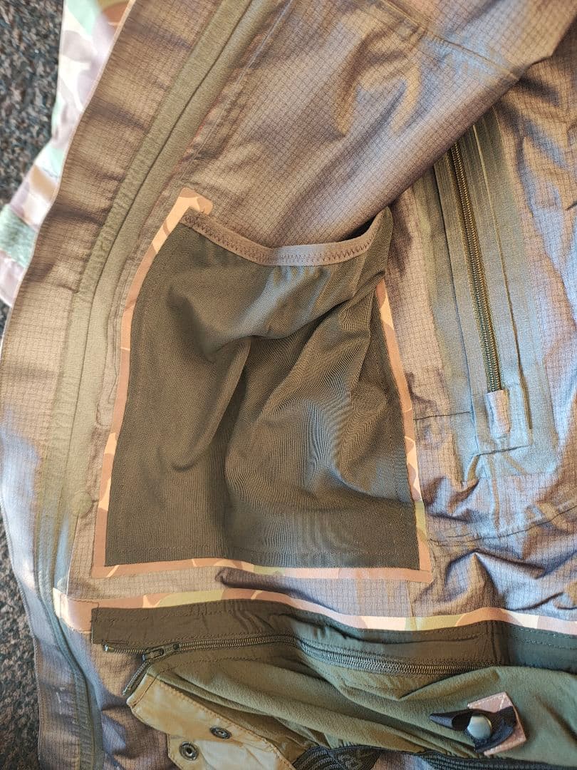 s*o様 BURTON [ak] 3L HOVER JKT KODIAK CAM - メルカリ