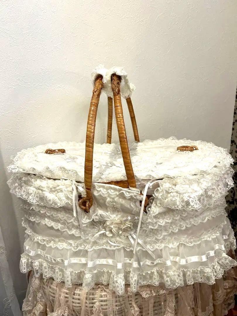 新品未使用】さえらヒスクローネかごホワイトレースバスケット