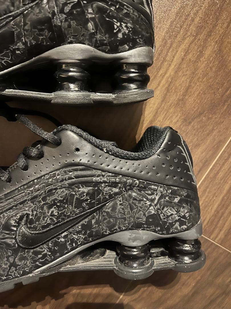 ナイキ　ショックス shox r4 ブラックフローラル ウィメンズ 23.5cm