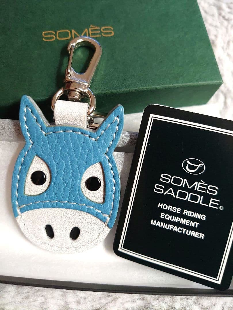 ソメスサドル 馬 メンコ キーホルダー ブルー SOMES SADDLE 再販売のお知らせ｜馬メンコキーホルダー | ソメスサドル【日本の革鞄