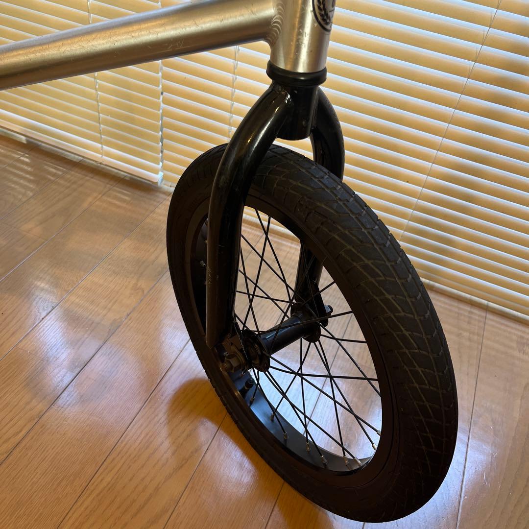 E様】直接引渡し ダーカスワン BMX SOLO シルバー 16インチ - メルカリ