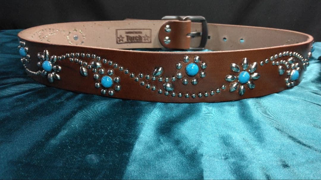 昭南ベンズレザーツタ＆フラワースタッズベルトチョコ - メルカリ