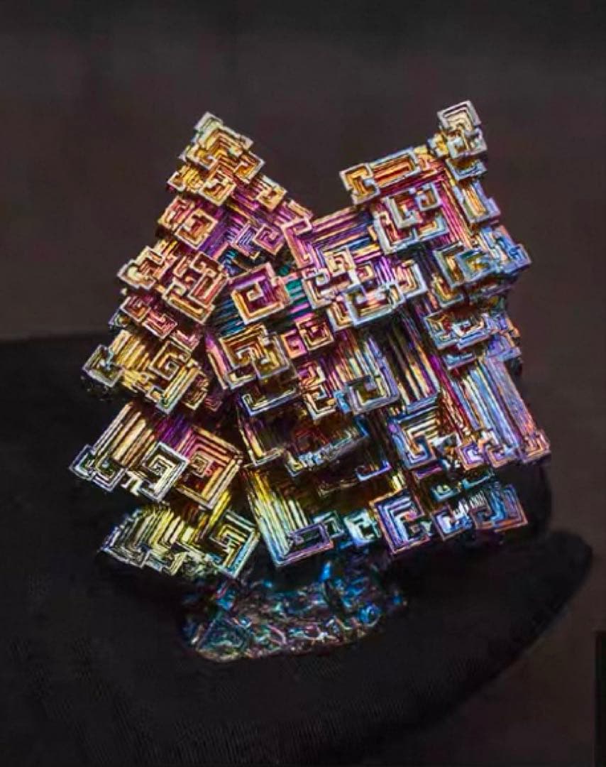 神秘的な美しさを持つビスマス結晶 291gケース付き ビスマス価格高騰！】神秘的なビスマス結晶 606g ケース付き - メルカリ