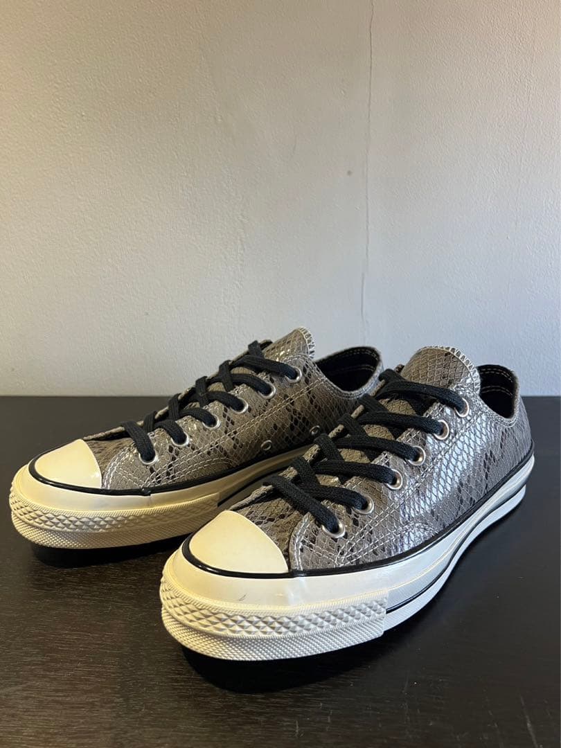 三ツ星コンバースチャックテイラーCT70SNAKESKINLEATEHRLOW コンバース『CT70』の違いと比較。復刻チャックテイラー “三ツ星”とは