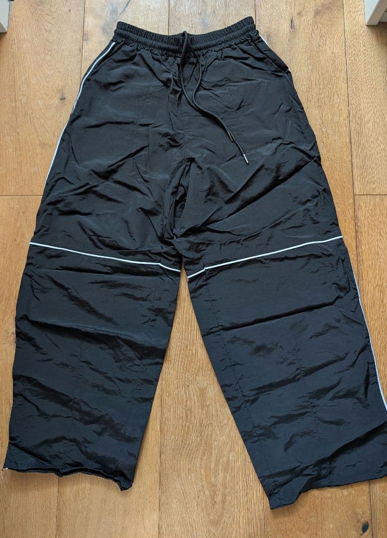 WCJ パイピングナイロンパンツ 黒 - メルカリ