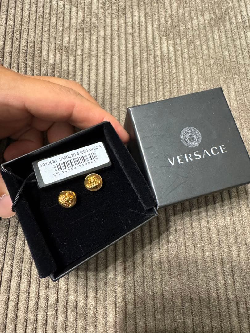 国内正規品Versace メダリオンピアス 関税込】大人気○VERSACE ヴェルサーチェ○メデューサ ピアス (VERSACE