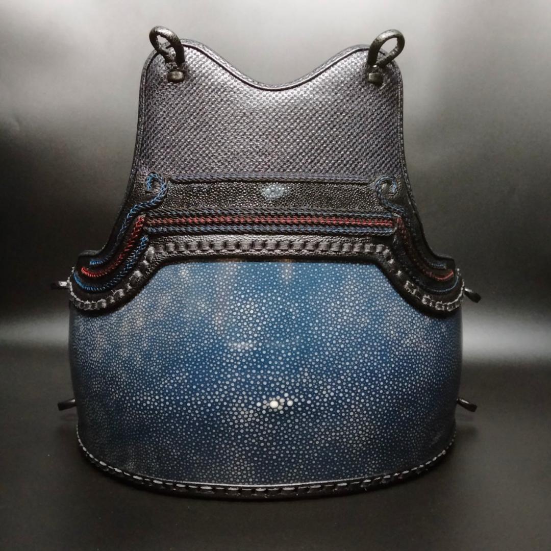 剣道胴 紺磨き鮫胴台60本竹｜クロザン革胸・鮫革親粒あり・矢羽根入り