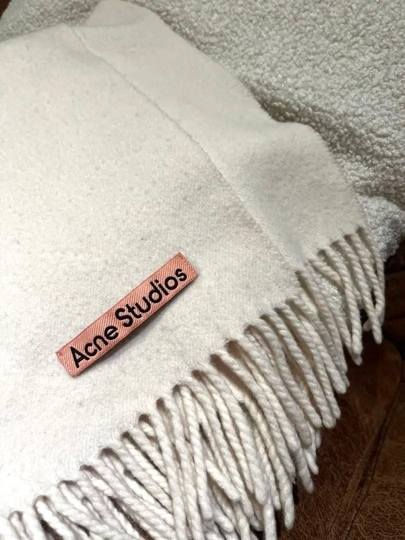 Acne Studios ウールマフラー ホワイト - メルカリ