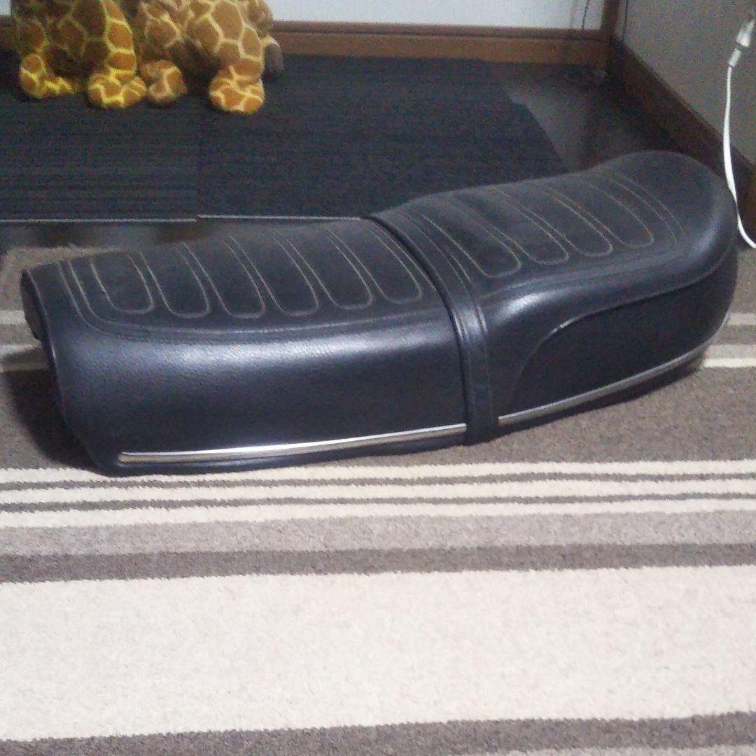 GT380純正オリジナル☆貴重純正シート☆モール付き! - メルカリ